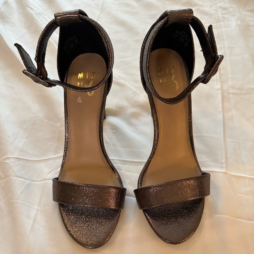 💙3/$20 Mix No 6 Heels pewter size 7
